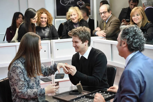 Sevgililer Günü için unutulmaz hediyeler Mücevher Fırsat Günleri’nde