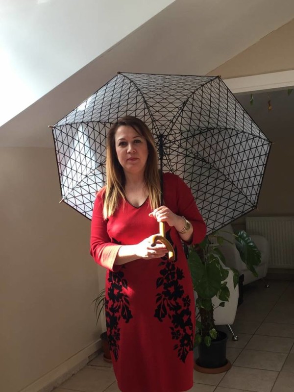 Şemsiye Hareketi Gönüllüsü Duygu Candemir