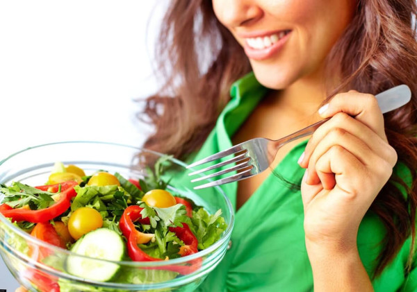 Diş çürüklerinden korunmak için doğru beslenme önemli