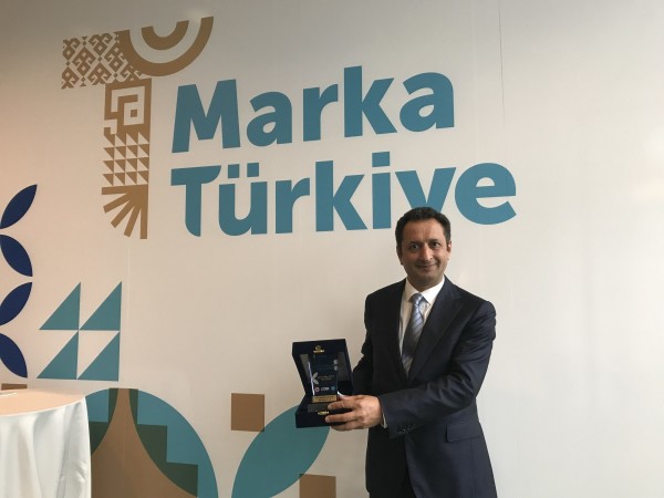 Katma Değer Üreten Marka Ödülü - Dr. Ercan Varlıbaş