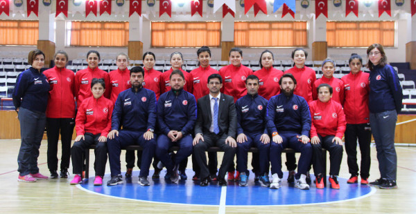 Adore Mobilya’dan İşitme Engelliler Kadın Futsal Milli Takımı'na destek