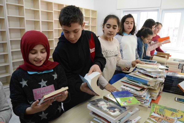 İNTERNET KULLANIMI OKUMAKTAN UZAKLAŞTIRDI