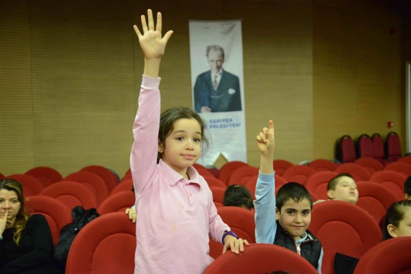 ÇOCUKLARLA DEPREM TATBİKATI 