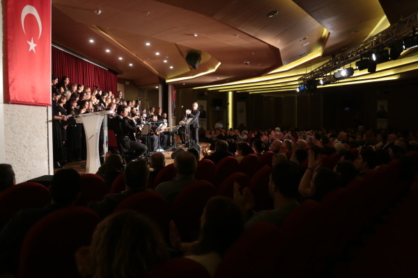 TÜRKÜLER KADINLAR İÇİN SÖYLENDİ