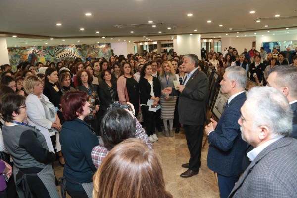   KADIN ÇALIŞANLARINA ÇOK ÖZEL HEDİYE