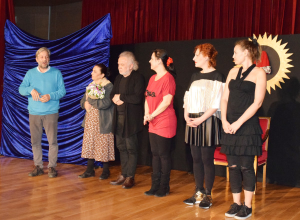 KOMEDİ YAPMANIN GÜLÜNÇ YANLARI ‘NAFİLE ADAM’DA  