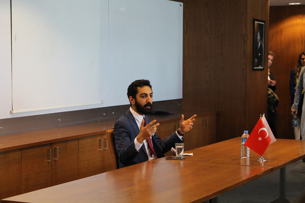 Türk Stratejist Cem Bağcı : "Facebook duygularımızın yönetilmesine izin veriyor"