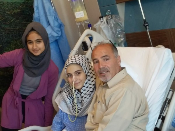 Meryem babası ve kız kardeşi ile