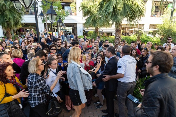 İzmirliler Çağla Şikel'i Çok Sevdi