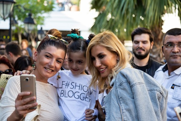 İzmirliler Çağla Şikel'i Çok Sevdi