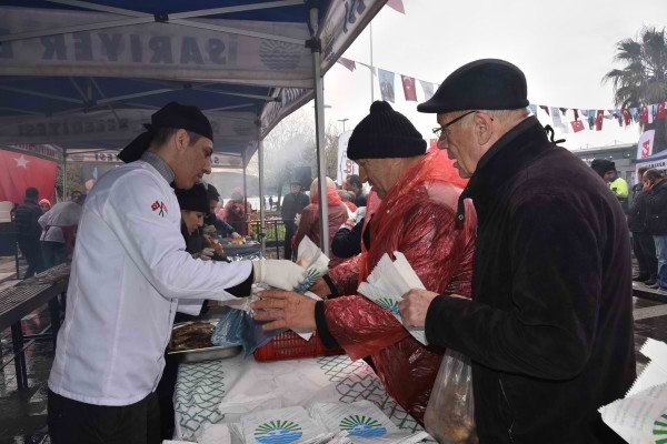 Balık ekmek ikramı