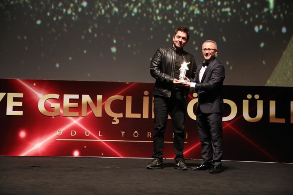 Erdem Genç ‘geleceğin rock sanatçısı’ seçildi