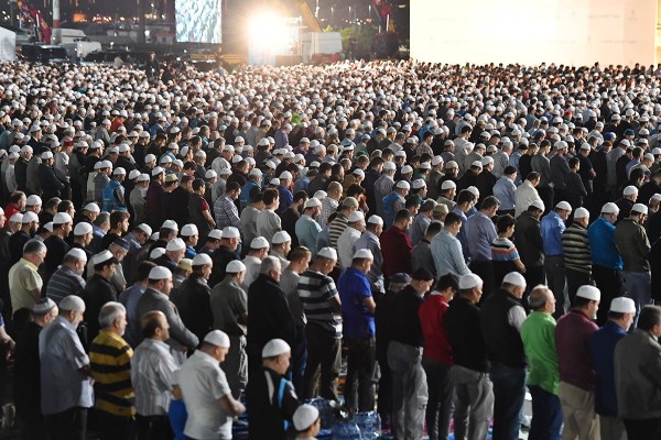 Yenikapı Teravih Namazı