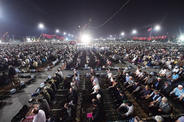 Yenikapı Teravih Namazı