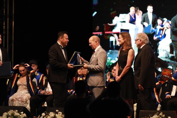 Tarabya İngiliz Okulları Mezuniyet Töreni