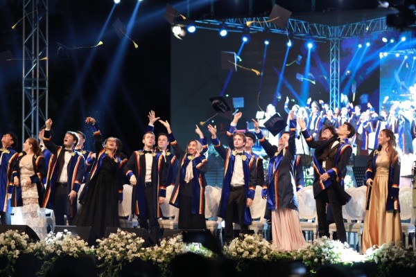 Tarabya İngiliz Okulları Mezuniyet Töreni