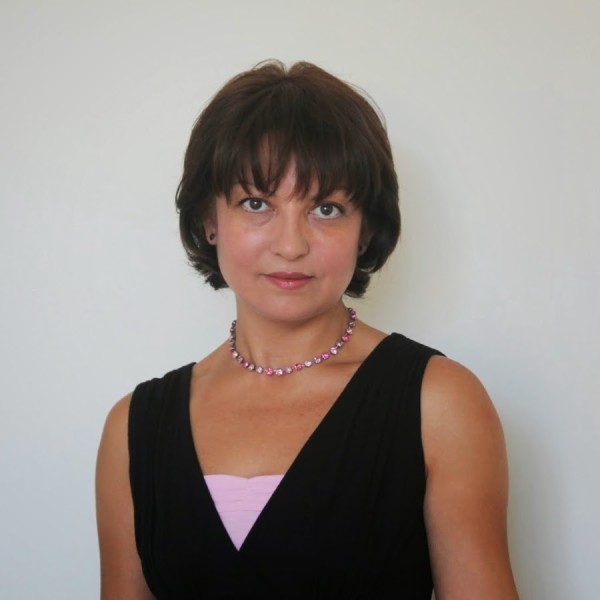 Kitapkoala.com’un gönüllü çalışanlarından Şirin Aydıner