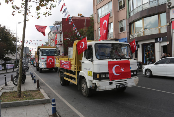 İş makineleri korteji