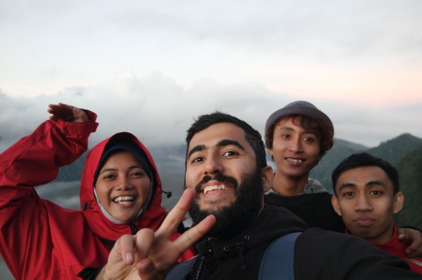 Dünyayı gezen Türk gezgin, edindiği bilgileri paylaşarak para kazanıyor