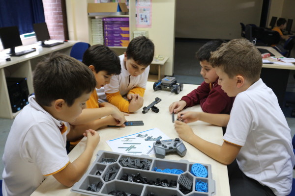 GELECEĞİN ROBOTİK TEKNOLOJİSİ'Nİ İNŞA EDİYORLAR