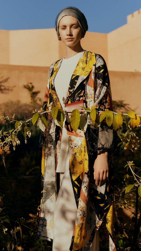  KADIN, MİMOZA ÇİÇEĞİ GİBİ “NAİF VE GÜÇLÜ”DÜR