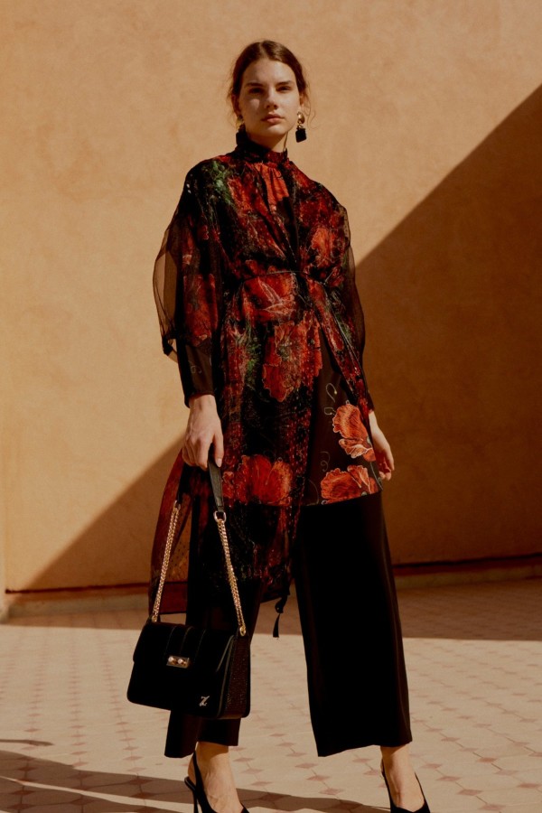 BİR ADIMDA SPORDAN ŞIKLIĞA GEÇİŞİN FORMÜLÜ ZÜHRE KOLEKSİYONU’NDA!