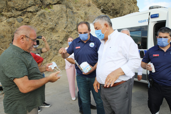 maske dağıtımı