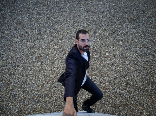 Sanatçı Fotoğrafı