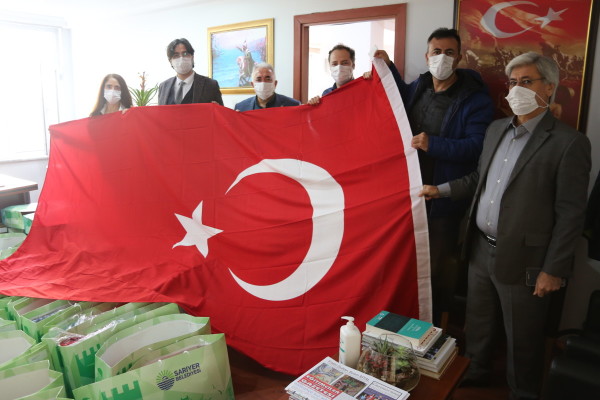 bayrak dağıtımı
