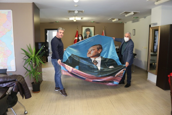bayrak dağıtımı