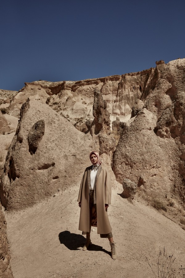 ZÜHRE İLE KIŞIN DA ŞIK VE “ZAMANSIZ” BİR STİL!