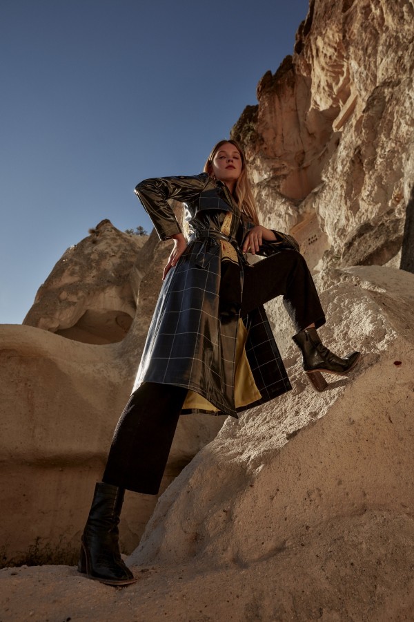 ZÜHRE İLE KIŞIN DA ŞIK VE “ZAMANSIZ” BİR STİL!