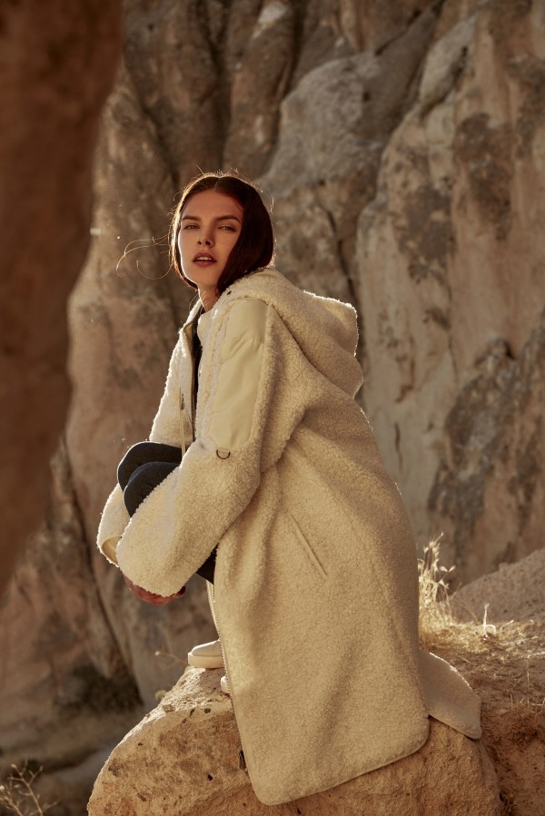 ZÜHRE İLE KIŞIN DA ŞIK VE “ZAMANSIZ” BİR STİL!