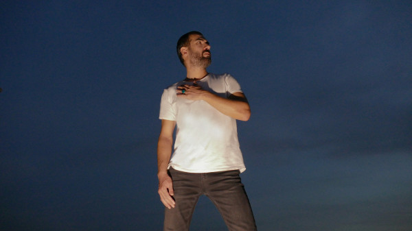 Sanatçı Fotoğrafı 2