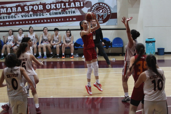 FLORYA UĞUR KOLEJİ ÖĞRENCİSİ TUANA COŞKUN  PANDEMİ DÖNEMİNDE YURTDIŞI EĞİTİM BURSU KAZANDI!