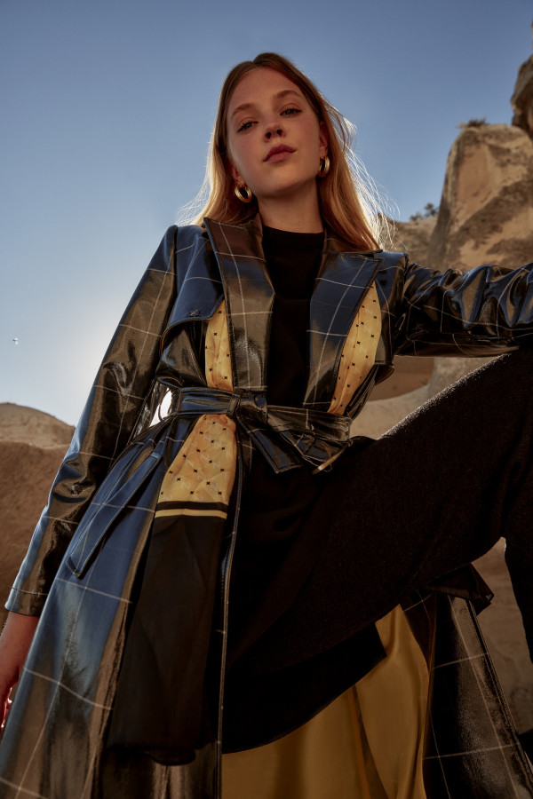 ZÜHRE İLE KIŞIN DA ŞIK VE “ZAMANSIZ” BİR STİL!