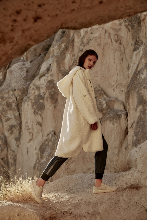 ZÜHRE İLE KIŞIN DA ŞIK VE “ZAMANSIZ” BİR STİL!