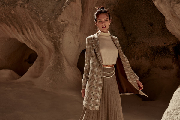 ZÜHRE İLE KIŞIN DA ŞIK VE “ZAMANSIZ” BİR STİL!