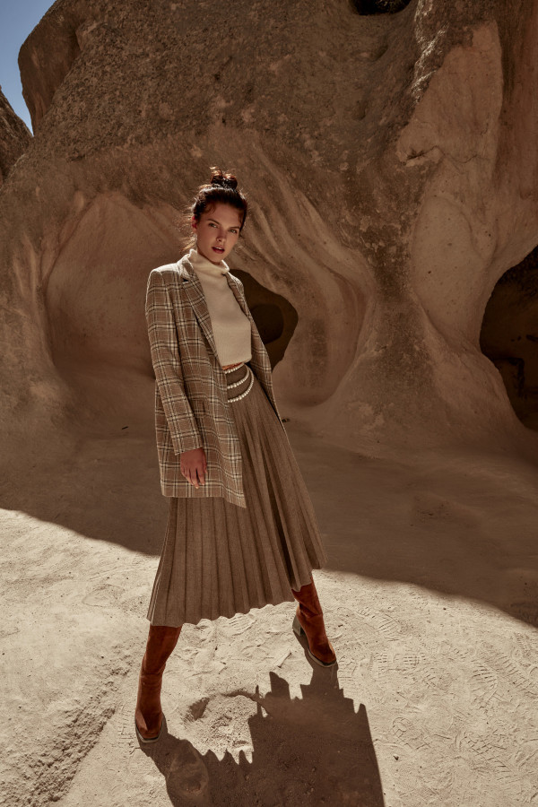 ZÜHRE İLE KIŞIN DA ŞIK VE “ZAMANSIZ” BİR STİL!