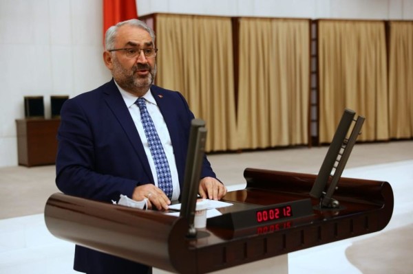 Milletvekili Halil Etyemez