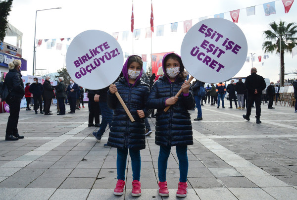 8 Mart