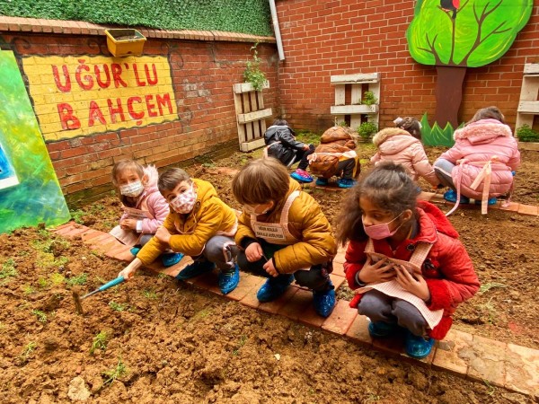 “ECO-SCHOOLS PROGRAMI” ÜYESİ OLAN  FLORYA UĞUR KOLEJİ,  ÇOCUKLARA EKO- OKURYAZARLIK BECERİSİ KAZANDIRIYOR!