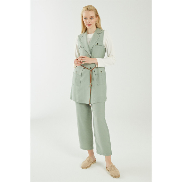 ZÜHRE YAZ KOLEKSİYONU, SICACIK RENKLERİ VE TERLETMEYEN KUMAŞLARI İLE KONFOR SAĞLIYOR!