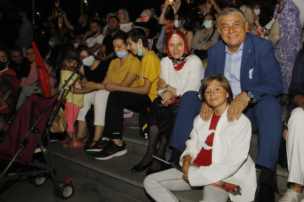 halit ayar ın annesi 