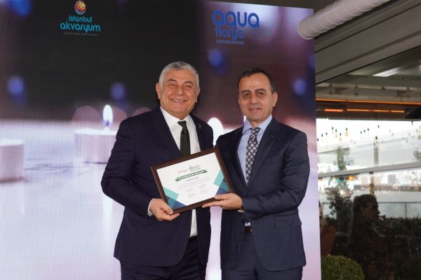 BAŞKAN GENÇ’E GÜVENİRLİLİK ÖDÜLÜ