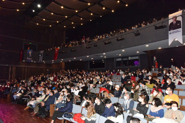 TİYATRODA ŞENLİĞİ 11. KEZ PERDE DEDİ