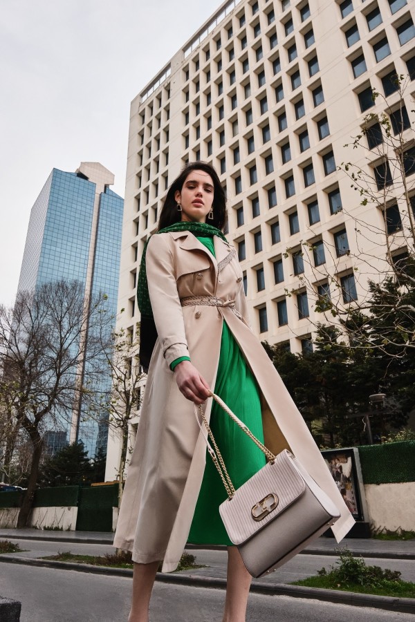 “FARKINI HİSSET” KOMBİNLERİ İLE ​​​​​​​ZÜHRE, 2022 İLKBAHAR-YAZ KOLEKSİYONU’NDA!