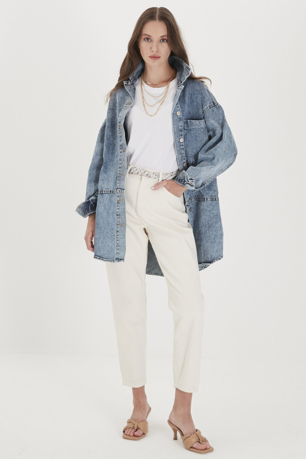 AŞIRI ŞIK DURUŞLARIYLA KALPLERİ ÇALAN DENİM KOMBİNLER ZÜHRE’DE!