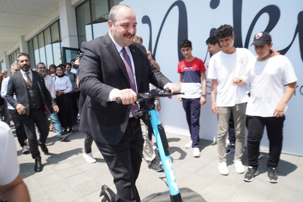SANAYİ VE TEKNOLOJİ BAKANI MUSTAFA VARANK, SCOOTER DENEYİMLEDİ