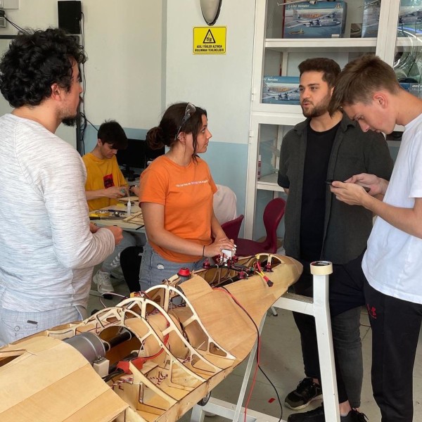 Özel Yesevi Havacılık Lisesi İHA-SİHA ve Dron Üretimi - 1